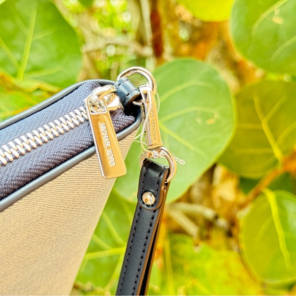 Michael Kors Jet Set Travel Multifunction Phone Wallet Light Denim - Picture 7 of 12